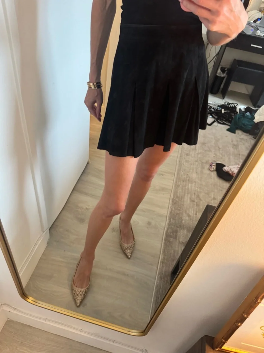 Alice + Olivia Black Suede Pleated Mini Skirt - Picture 5 of 9